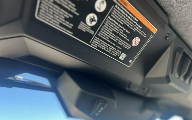 2026 Can-Am Defender XT CAB HD11 With 10.25 in.display