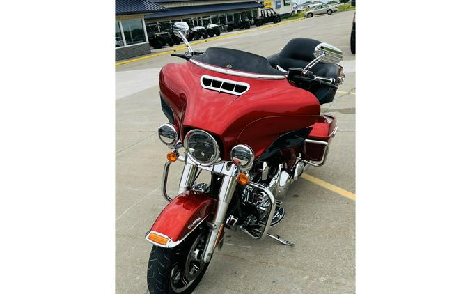 2014 Harley-Davidson® FLHTCU ULTRA CLASSIC