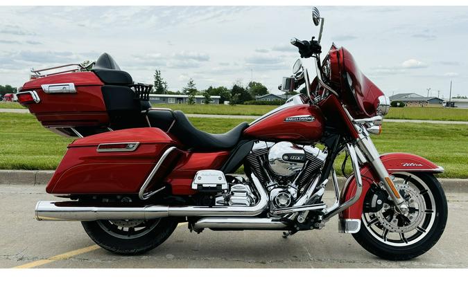 2014 Harley-Davidson® FLHTCU ULTRA CLASSIC