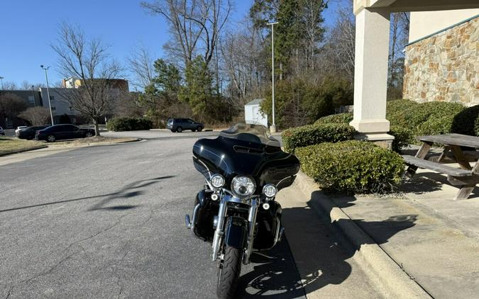 2020 Harley-Davidson® Ultra Limited Exclusive - Vivid Black - Peace Officer