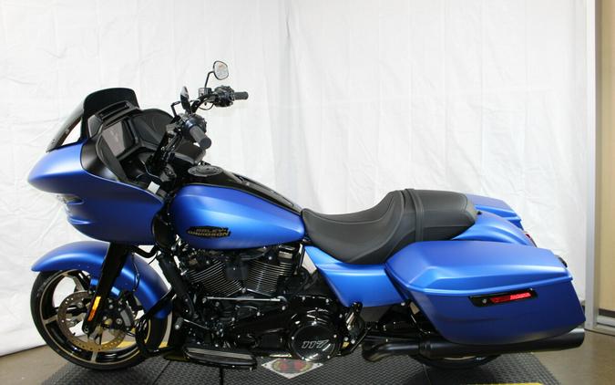 Harley-Davidson® Road Glide™ 2026 Aurora Blue Denim Black Trim