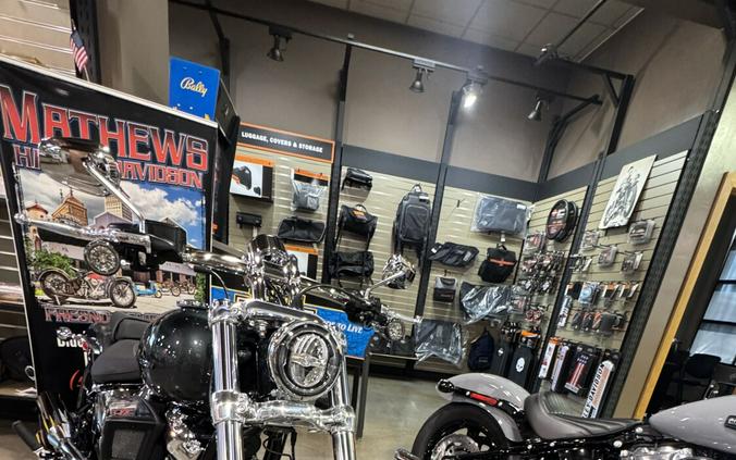 2026 Harley-Davidson® Breakout® Iron Horse Metallic Chrome Trim