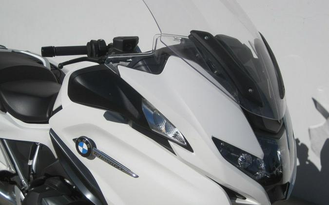 2022 BMW R 1250 RT Alpine White