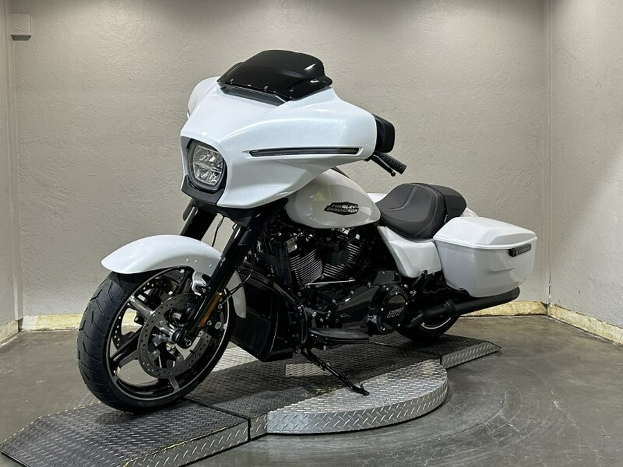 Harley-Davidson Street Glide® 2024 FLHX 84473408 WHITE ONYX PRL