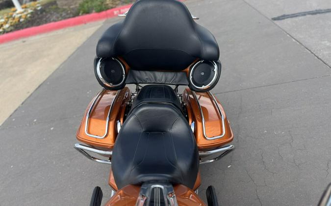 2015 Harley-Davidson® FLTRX Road Glide® Amber Whiskey 637512