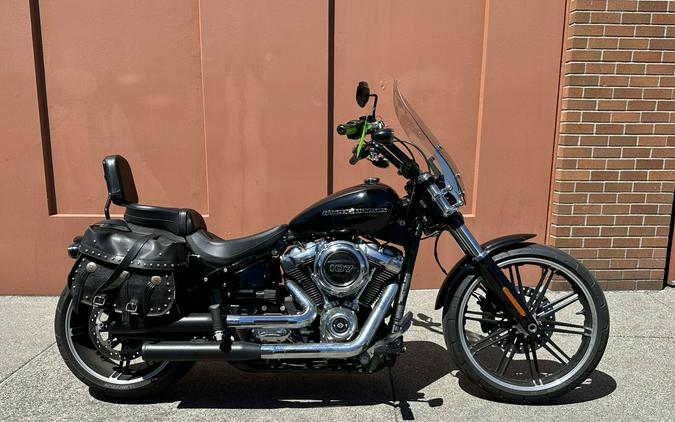 Harley-Davidson® Breakout® Vivid Black
