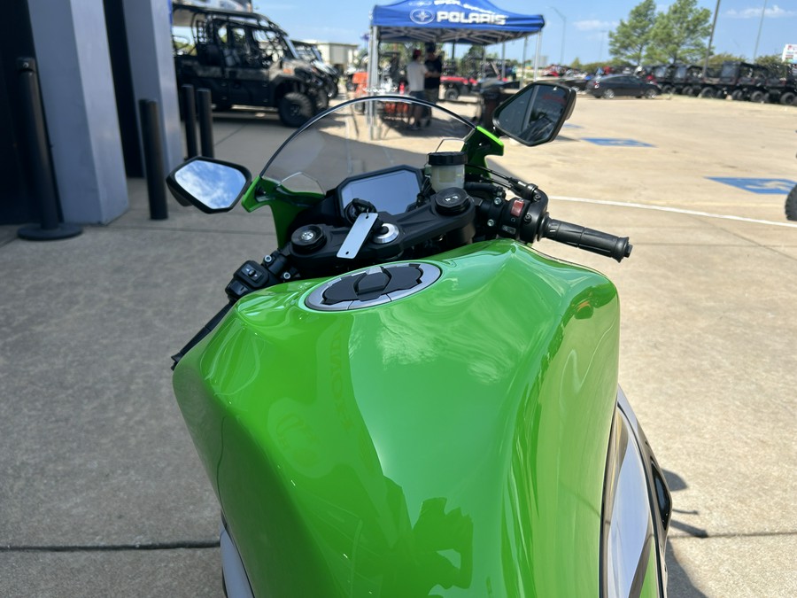 2025 Kawasaki Ninja® ZX™-6R KRT Edition