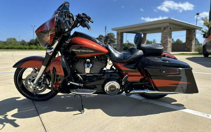 2017 Harley-Davidson® FLHXSE - CVO™ Street Glide®