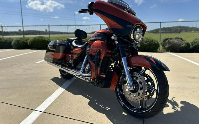 2017 Harley-Davidson® FLHXSE - CVO™ Street Glide®