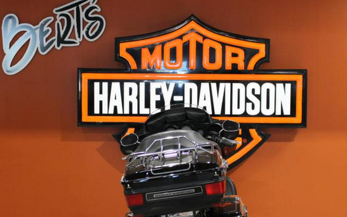 2010 Harley-Davidson® FLHTCU - Ultra Classic® Electra Glide