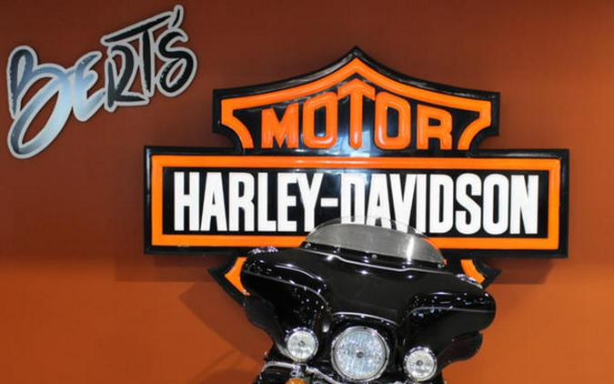 2010 Harley-Davidson® FLHTCU - Ultra Classic® Electra Glide