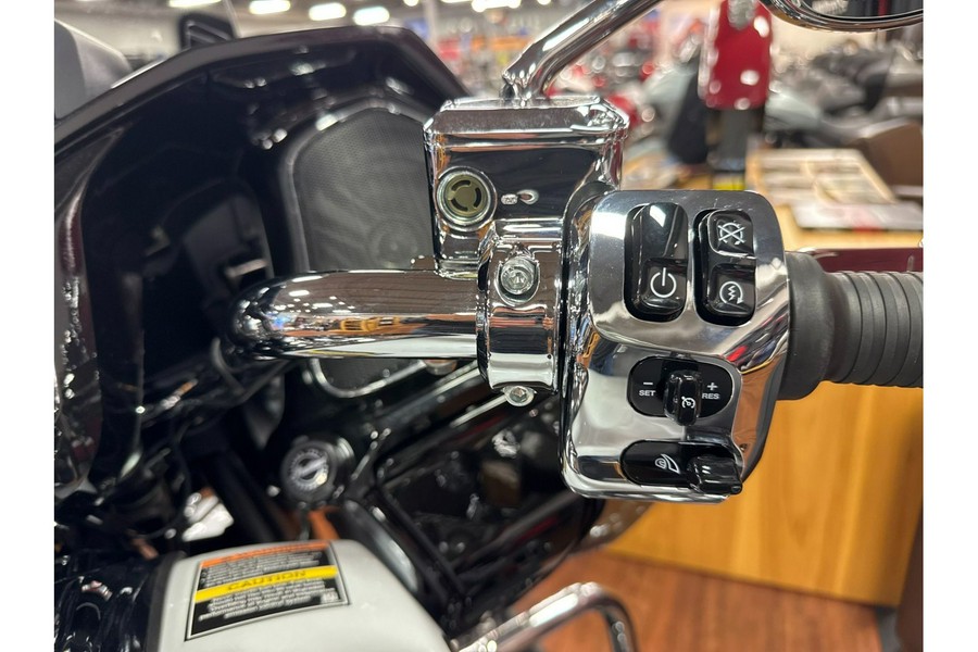 2025 Indian Motorcycle Challenger® Limited 112 with PowerBand Audio Package