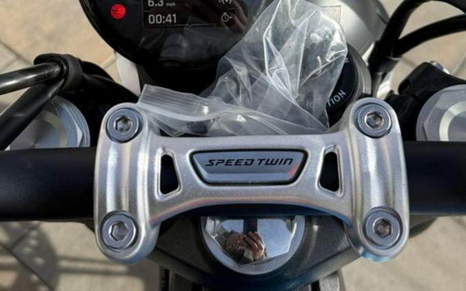 2025 Triumph Speed Twin 900 Pure White/Maui Blue/Tangerine Orange