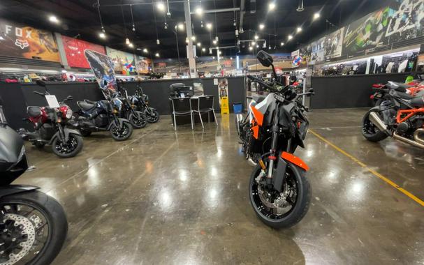 2027 KTM 990 DUKE