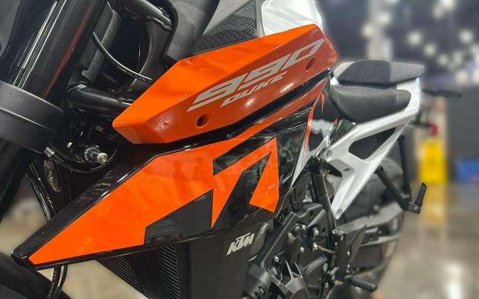 2027 KTM 990 DUKE