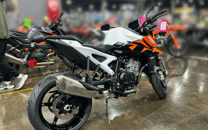 2027 KTM 990 DUKE