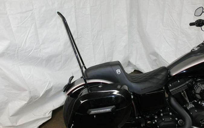 2016 Harley-Davidson® Street Bob® BIL SLVR/V BLK W/PINSTRIPE