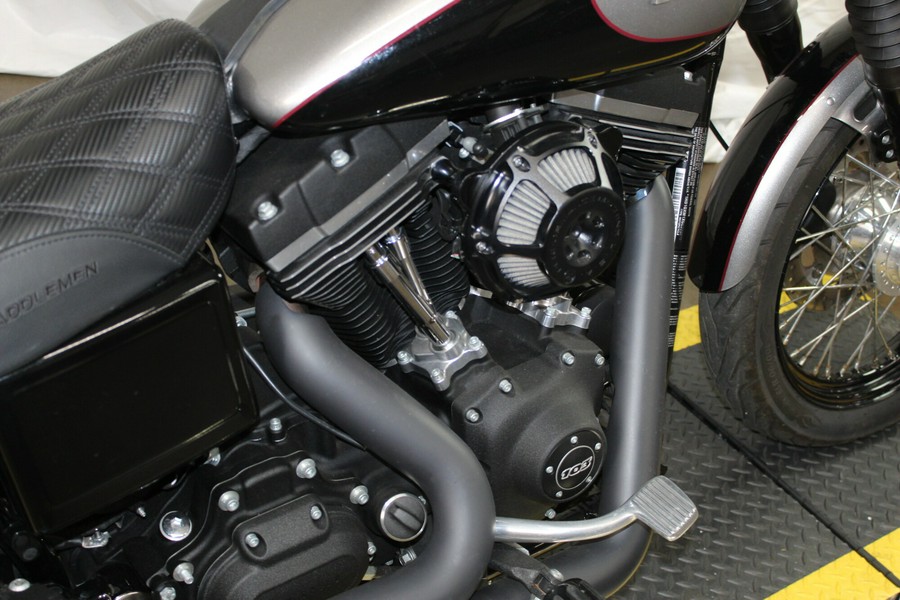 2016 Harley-Davidson® Street Bob® BIL SLVR/V BLK W/PINSTRIPE