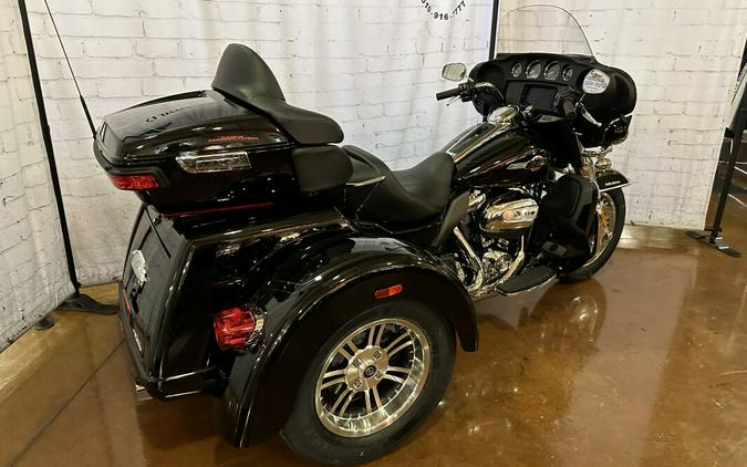 2024 Harley-Davidson Tri Glide Ultra FLHTCUTG Vivid Black