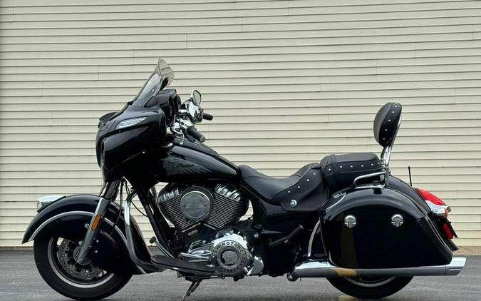 2017 Indian Motorcycle® Chieftain® Thunder Black Pearl