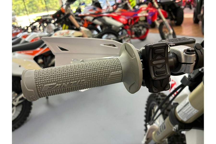 2025 Fantic XE300