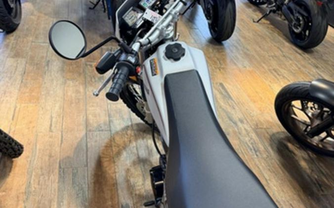 2027 Yamaha TW200