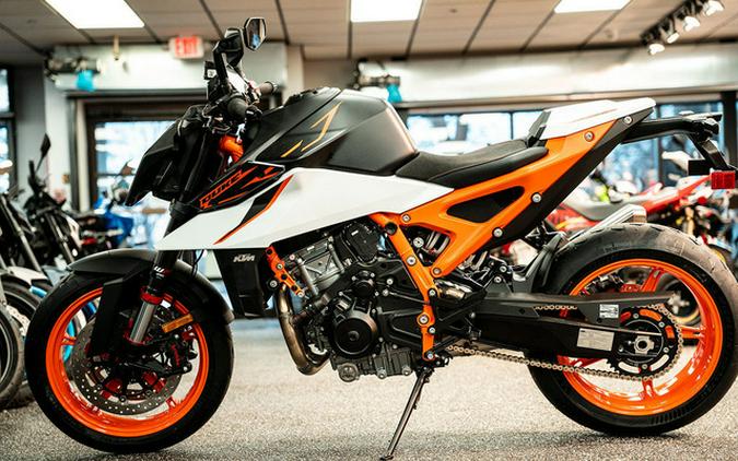 2026 KTM Duke 990 R
