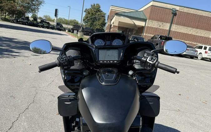 2026 Indian Pursuit Dark Horse 112 w/ PowerBand Audio Black Smoke