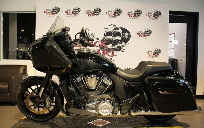 2022 Indian Motorcycle® CHALLENGER BASE BLACK