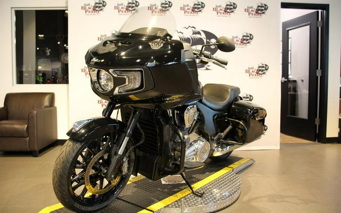 2022 Indian Motorcycle® CHALLENGER BASE BLACK