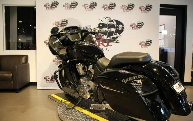 2022 Indian Motorcycle® CHALLENGER BASE BLACK