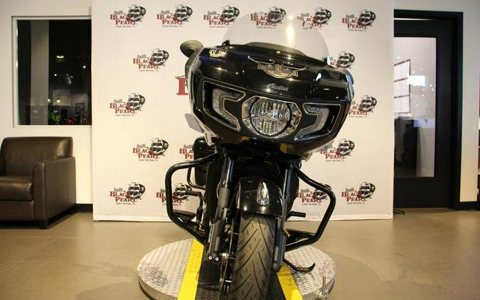 2022 Indian Motorcycle® CHALLENGER BASE BLACK