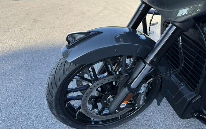2026 Indian Chieftain Powerplus Dark Horse Signature Series Abyss Metallic / Cypher Gr