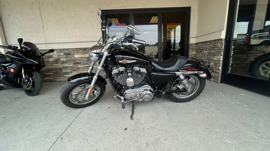 2016 Harley-Davidson® XL1200C - Sportster® 1200 Custom