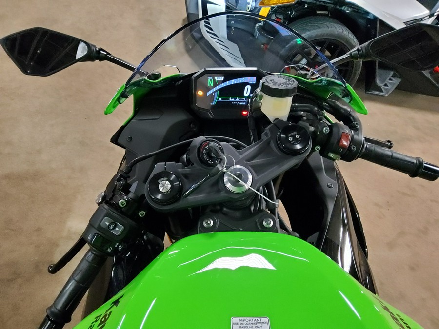 2024 Kawasaki Ninja® ZX™-6R Base