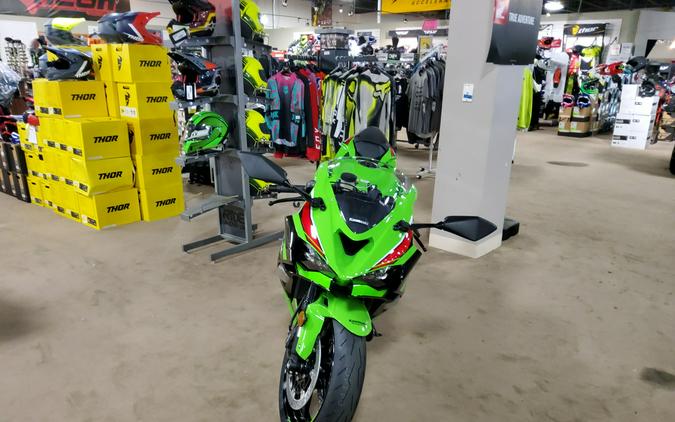 2024 Kawasaki Ninja® ZX™-6R Base