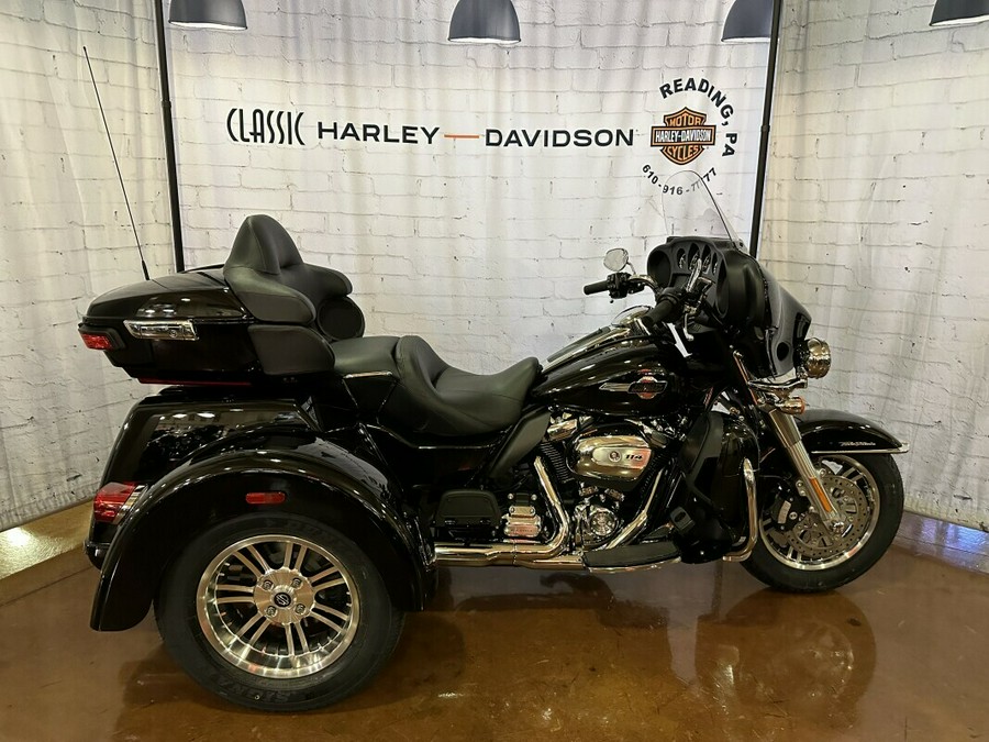 2024 Harley-Davidson Tri Glide Ultra FLHTCUTG Vivid Black