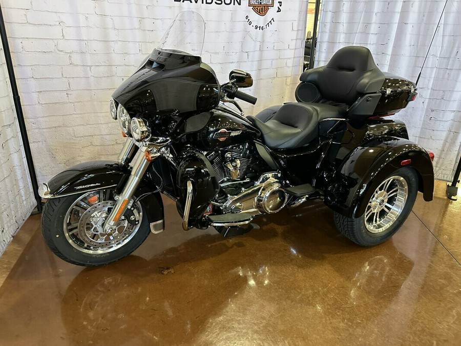 2024 Harley-Davidson Tri Glide Ultra FLHTCUTG Vivid Black