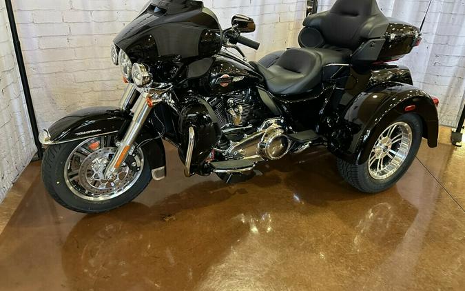 2024 Harley-Davidson Tri Glide Ultra FLHTCUTG Vivid Black