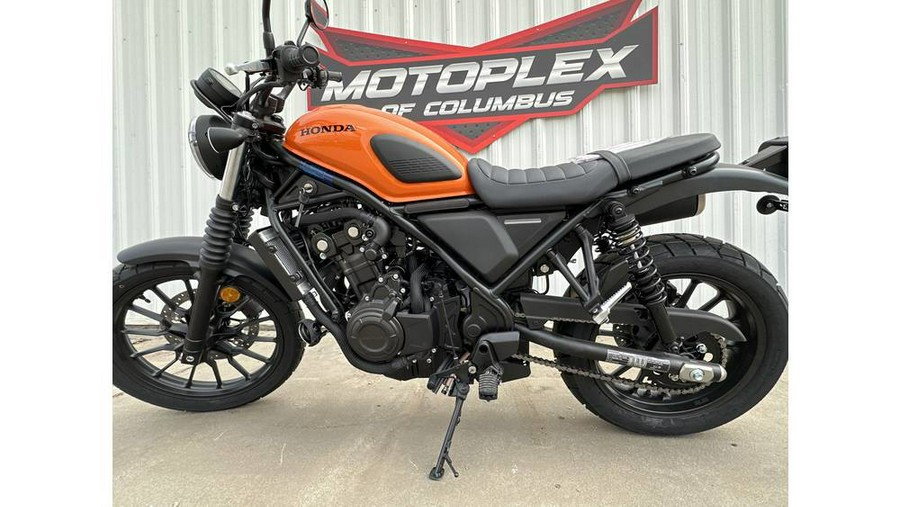 2023 Honda SCL500 - CANDY ORANGE