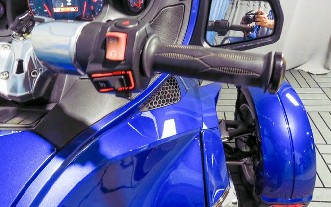 2012 Can-Am Spyder RT Audio & Convenience SE5