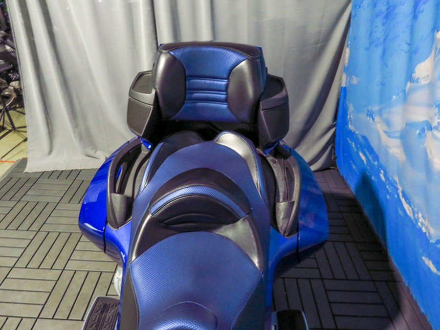 2012 Can-Am Spyder RT Audio & Convenience SE5