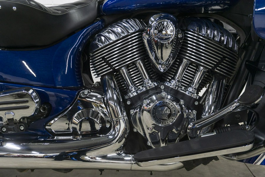 2017 Indian Motorcycle® Roadmaster® Icon Blue Sapphire & Brilliant Blue