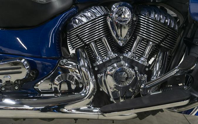 2017 Indian Motorcycle® Roadmaster® Icon Blue Sapphire & Brilliant Blue