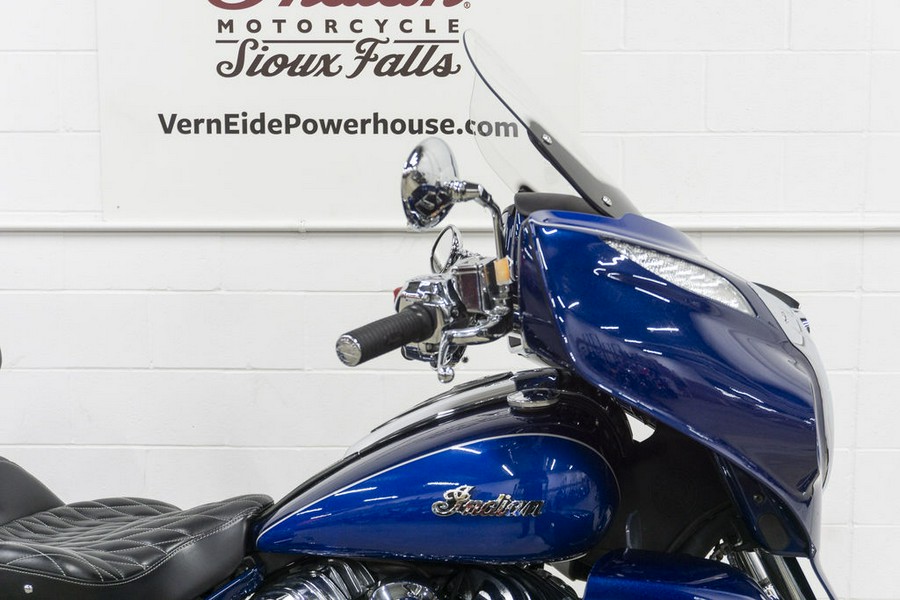 2017 Indian Motorcycle® Roadmaster® Icon Blue Sapphire & Brilliant Blue