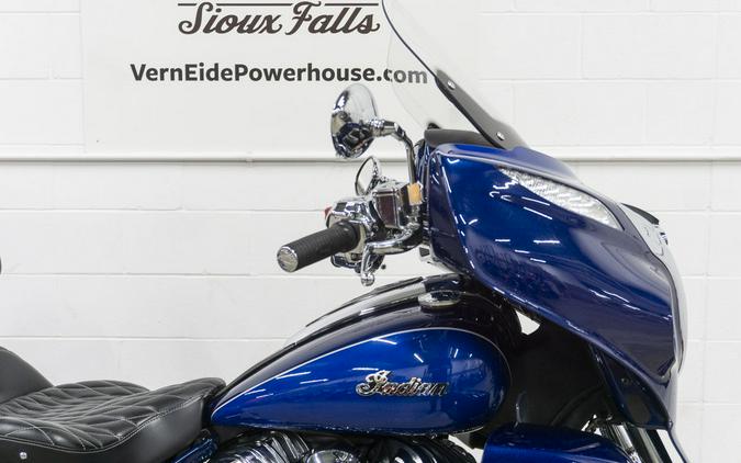 2017 Indian Motorcycle® Roadmaster® Icon Blue Sapphire & Brilliant Blue