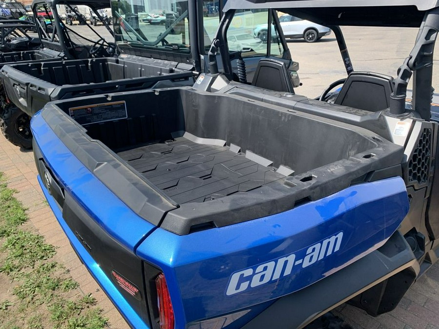 2023 Can-Am™ Commander XT 700