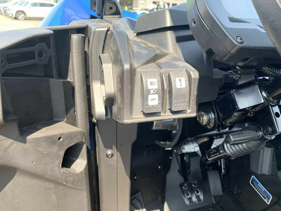 2023 Can-Am™ Commander XT 700