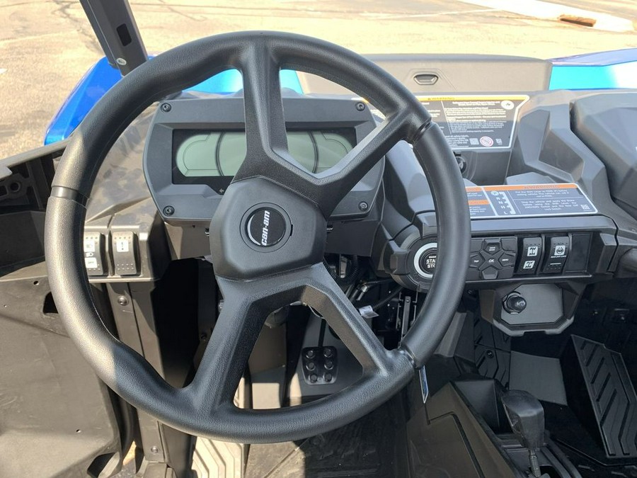 2023 Can-Am™ Commander XT 700