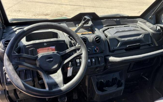 2024 Can-Am Defender DPS CAB